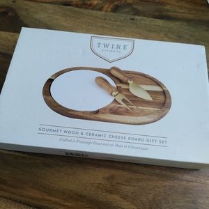 Goumet wood & ceramic cheese board gift set New in the box snack plate